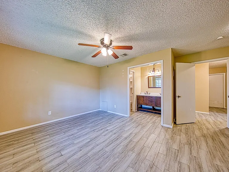 22411 Elsinore Dr — Photo 15