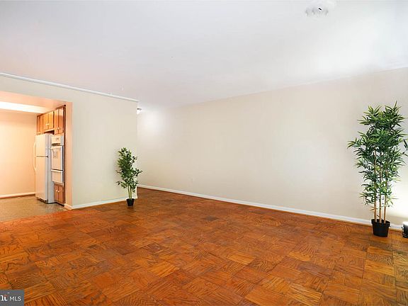 3rd image of 10224 Rockville Pike APT 102