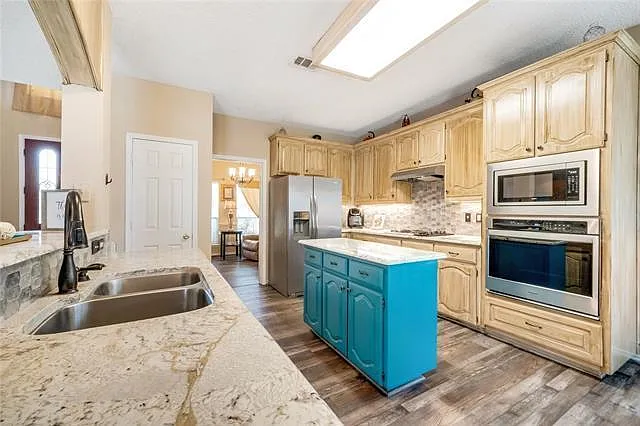 1302 Dearborn Rd — Photo 3