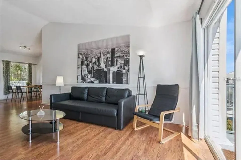 2 bed, 2.0 bath, 1008 sqft, $1,695 — Photo 3