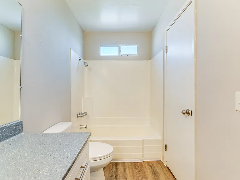 Woodlawn Gardens Apartments — Photo 19