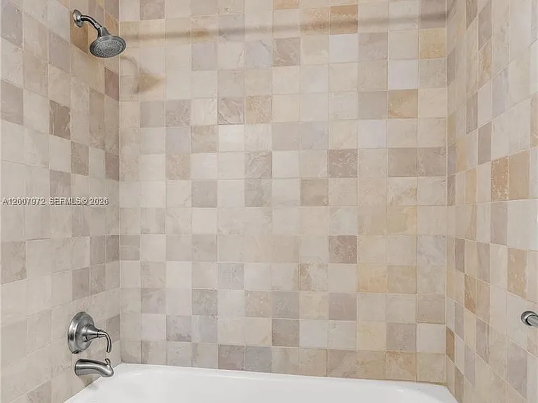 720 NE 17th Ter — Photo 26