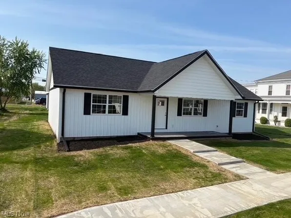 165 W 3rd St, Frazeysburg, OH 43822