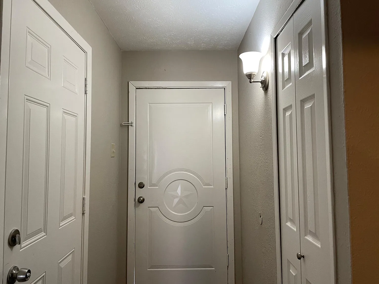 3 bed, 1256 sqft, $2,290 — Photo 1