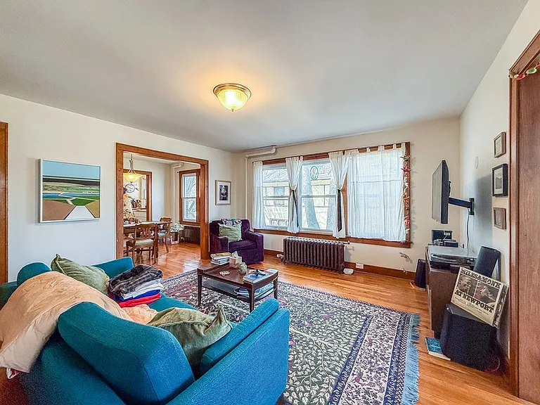407 W Green St #4 — Photo 4