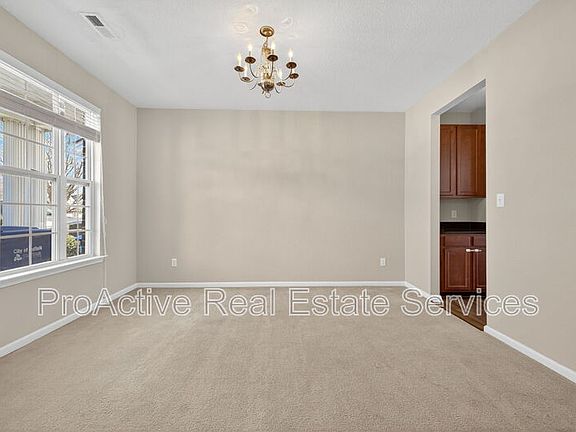 4th image of 3012 Silver Charm Cir