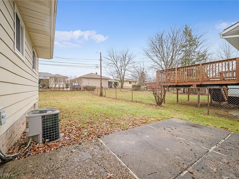 15067 Rochelle Dr — Photo 26