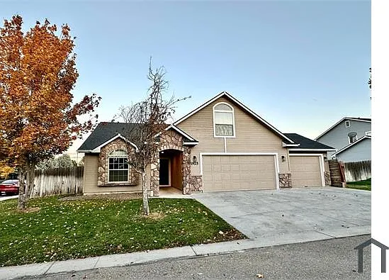 1925 W Odessa Ave — Photo 1
