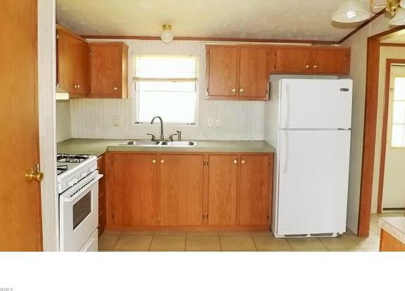 2nd image of 42093 Adelbert St
