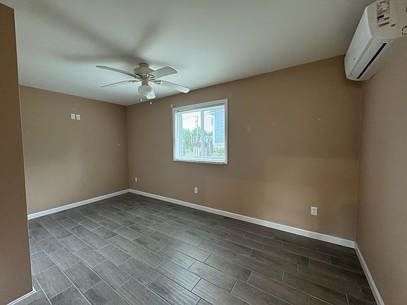 4th image of 2787 E Main Rd #1