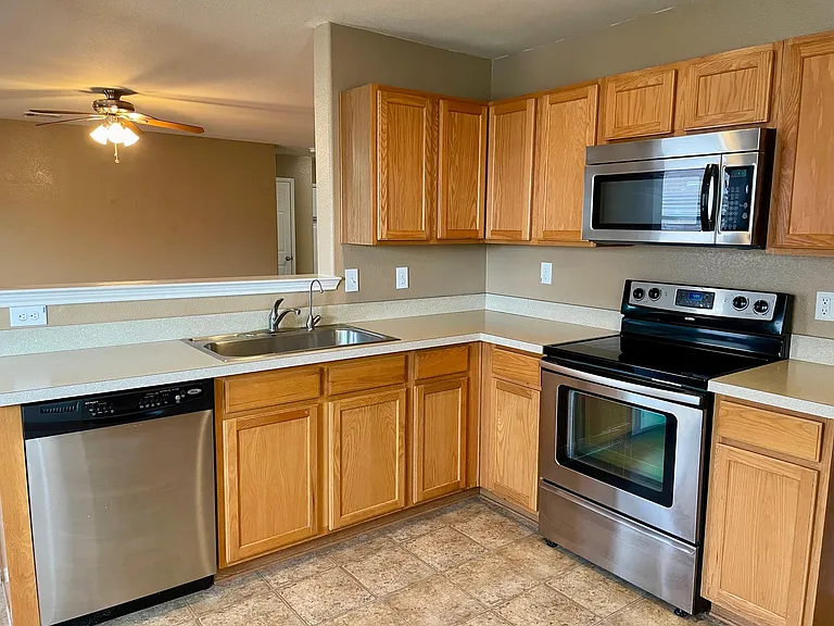 12737 Northern Pine Dr — Photo 8