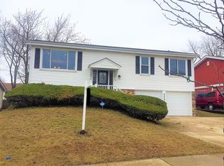 608 W Briarcliff Rd, Bolingbrook, IL 60440