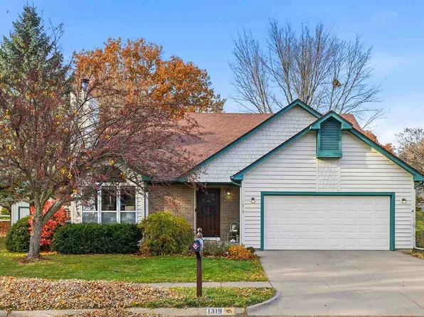 1319 Chamberlain Dr, Iowa City, IA 52240