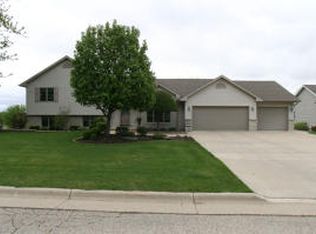 227 Knoll View Dr, Janesville, WI 53548