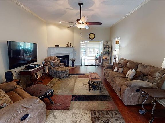 3rd image of 304 Wellston Dr