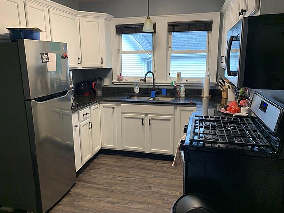 4th image of 2727A S Shore Dr #A