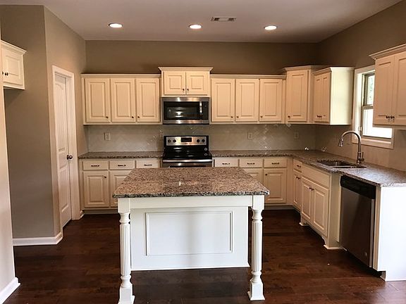 2nd image of 208 Candlewood Dr
