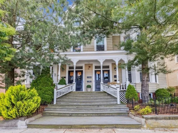 46 Beacon St #1, Somerville, MA 02143