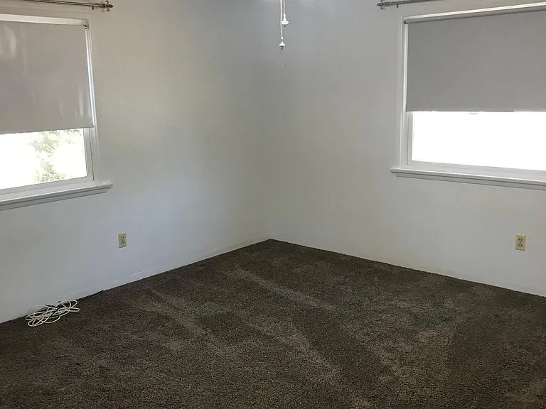 725 Montview Dr — Photo 10
