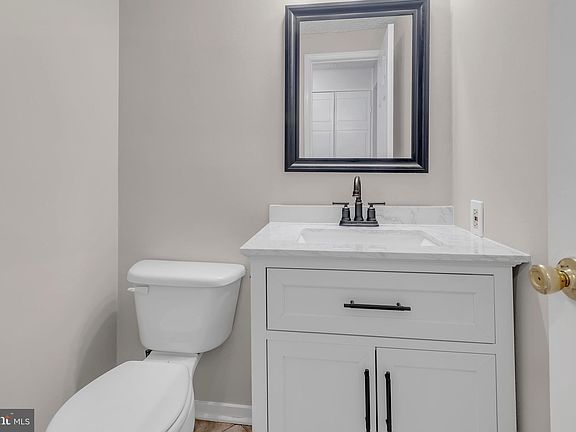 5th image of 2613 Barclay St