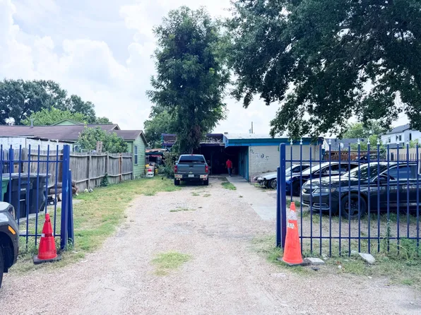 2705 Beatty St, Houston, TX 77023