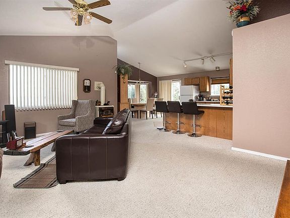 4th image of 370 Nicole Dr