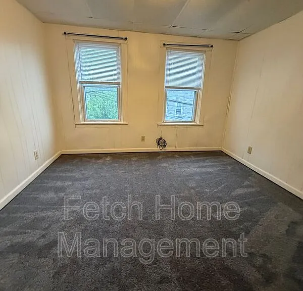214 W Strawberry St — Photo 11