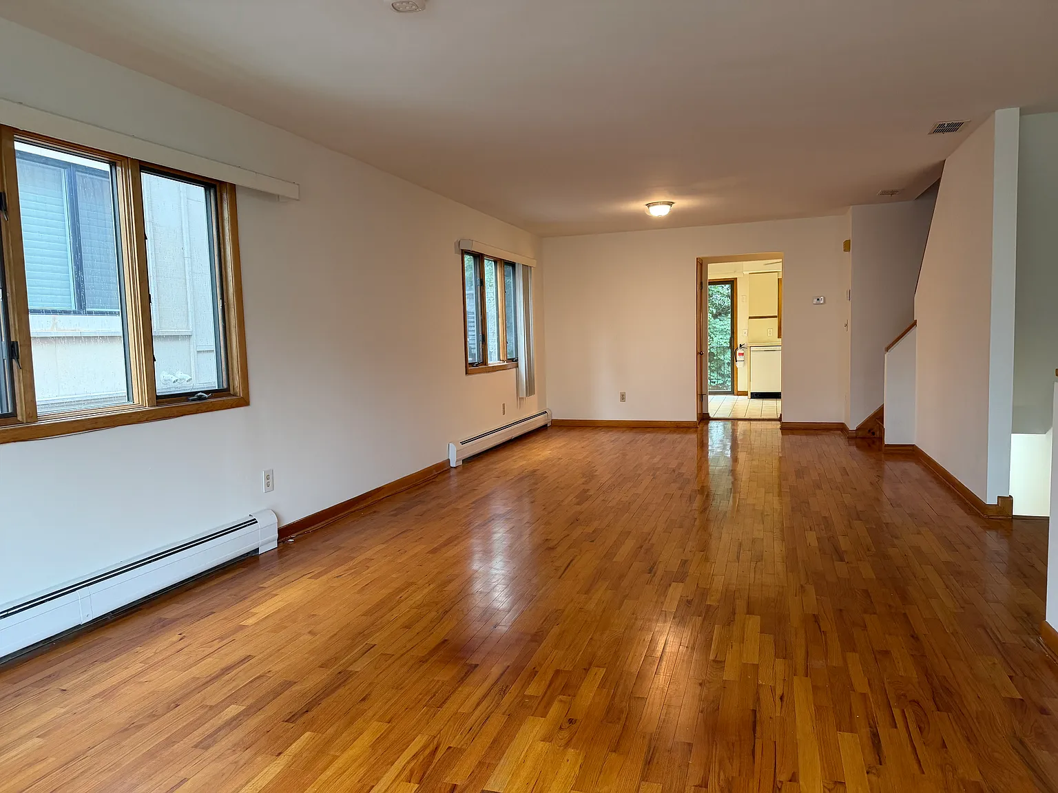 4 bed, 3.5 bath, 2051 sqft, $4,000 — Photo 4