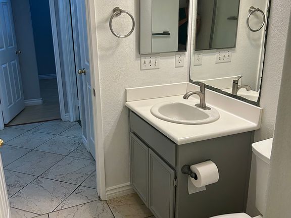 5th image of 521 Island Breeze Ln #1