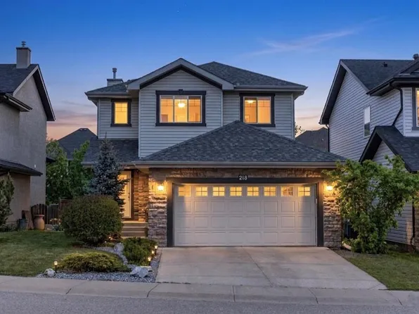 218 S Wentworth Park SW, Calgary, AB T3H 5B4