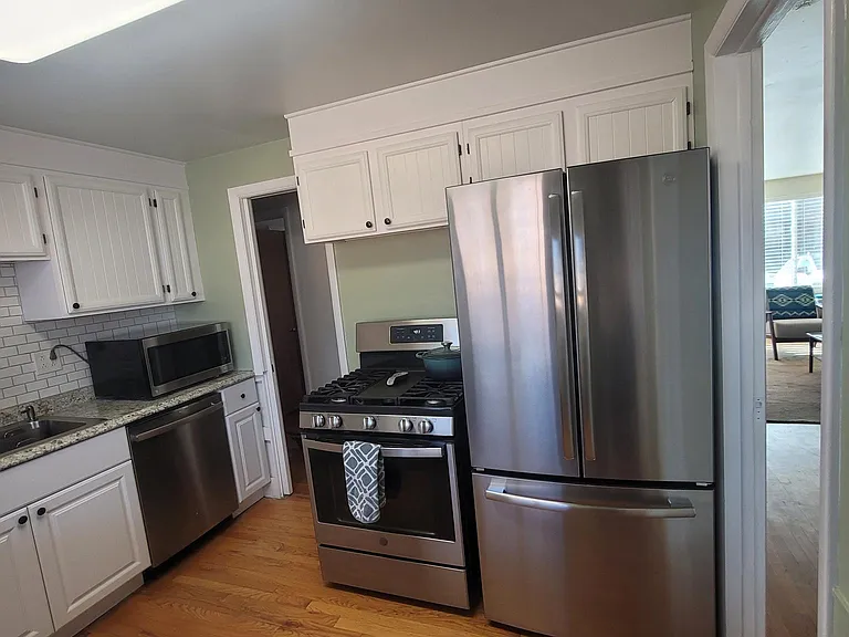 978 Kenton St — Photo 3