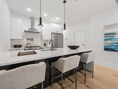 130 Everett St #1, Boston, MA, 02128