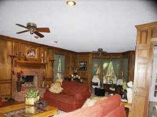 4th image of 3406 Carverton Ln
