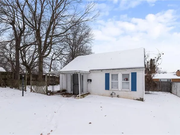 1326 N Pleasant St, Independence, MO 64050