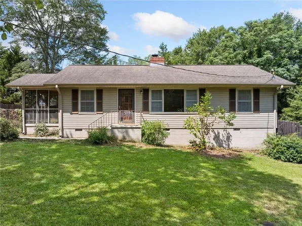232 Hilltop Ln, Toccoa, GA 30577