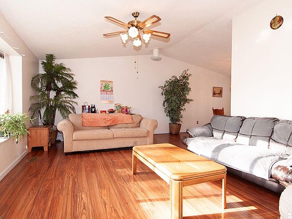 4th image of 1082 E Greenbrae Dr