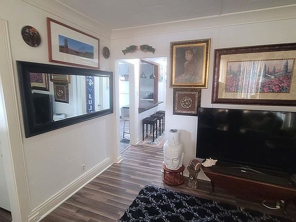 5th image of 101 Hobart Ave