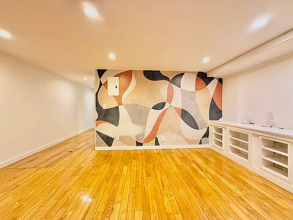 3rd image of 220 Spencer St APT 1