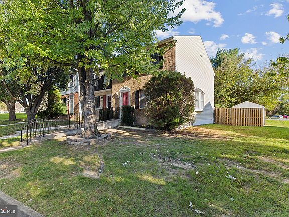 2nd image of 375 Surrey Club Ln