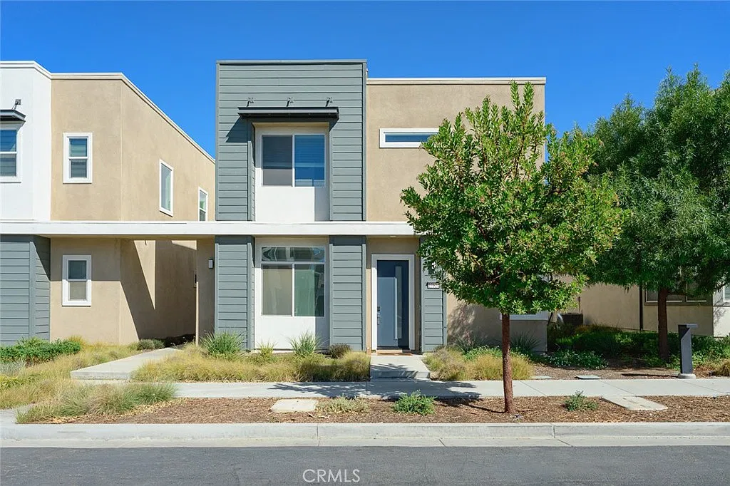 3 bed, 3.5 bath, 1920 sqft, $4,000 — Photo 1