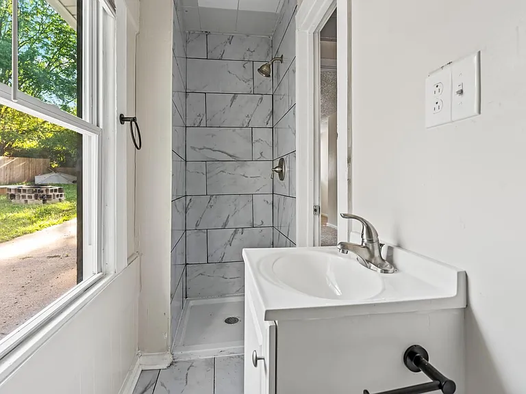 5400 Michigan Ave — Photo 11