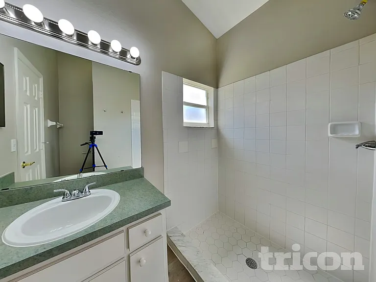 7833 Manor Dr — Photo 8