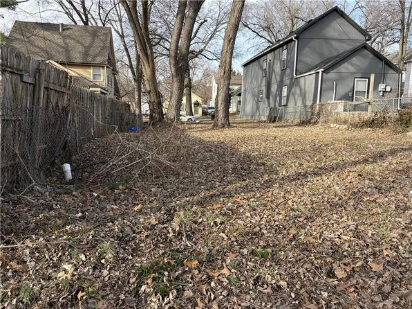 317 Pottawatomie St, Leavenworth, KS 66048