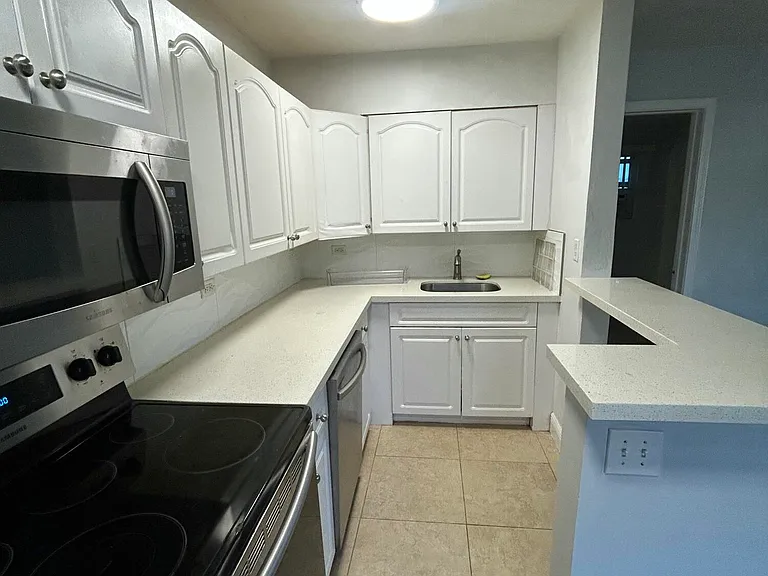925 NE 17th Ave #1 — Photo 7