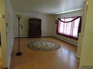 5th image of 9 N Hill Dr