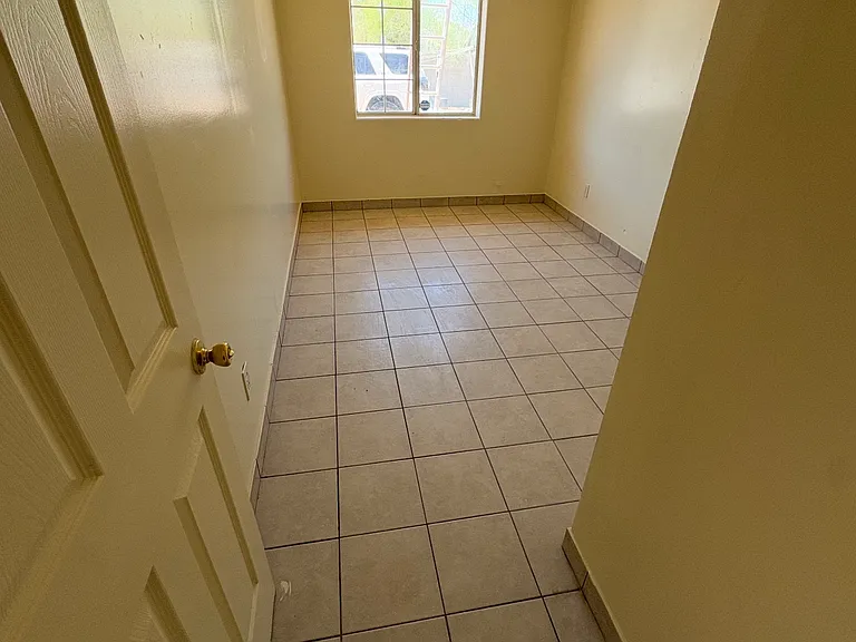120 E Glenn St — Photo 6