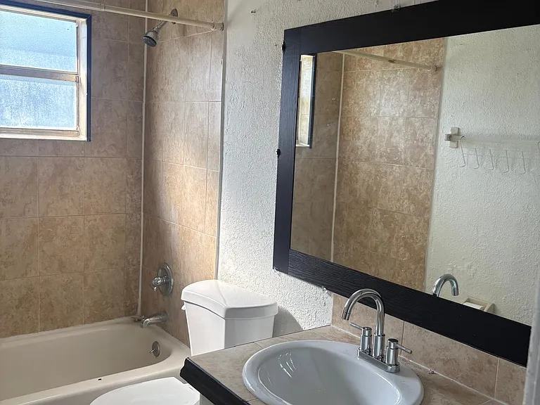2105 Edwin St NE — Photo 14