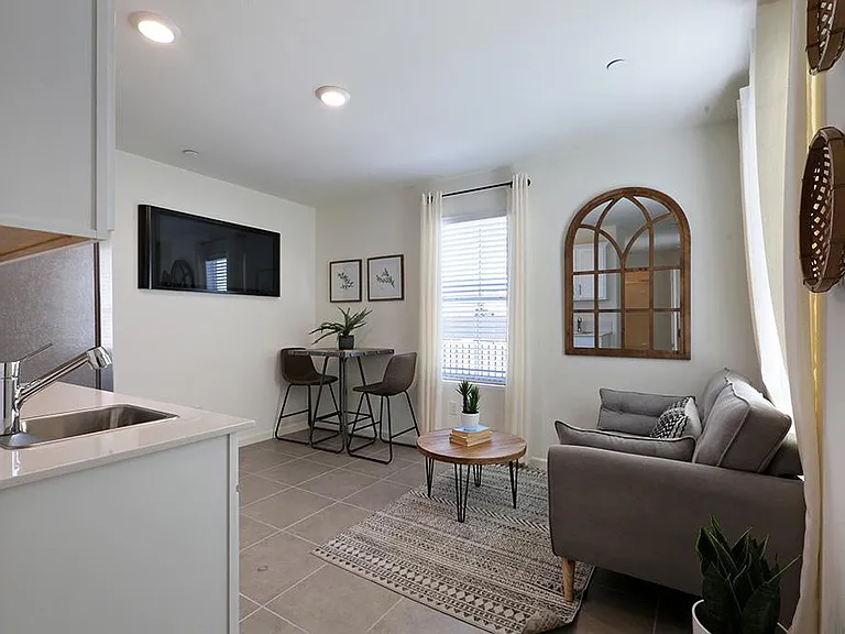 413 E Sedona Ave — Photo 4