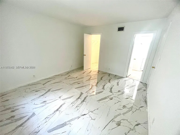 3115 Oakland Shores Dr #E208 — Photo 6