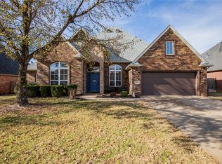 5704 S Chanberry Ln, Rogers, AR 72758